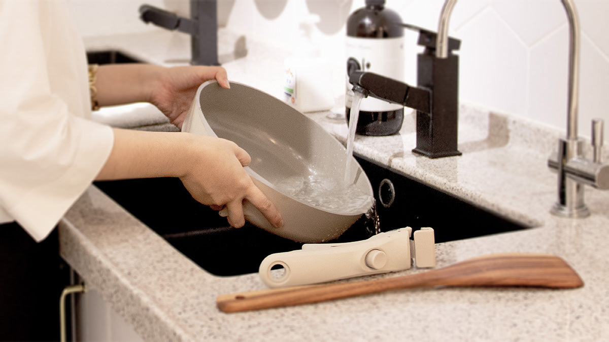 Azmile Versatile Pan 26cm Polished Stainless Steel Cooking Pot with Lid (Cream White)